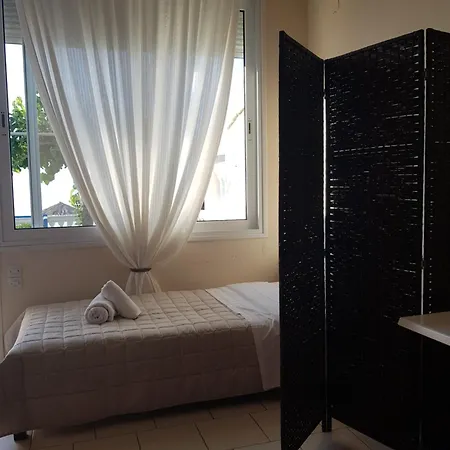 아파트 Schinas Apts. Tolofón