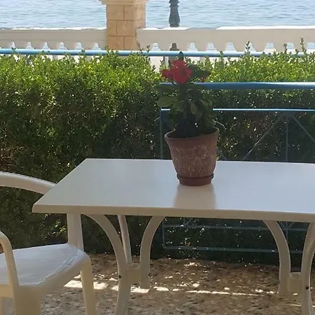 Schinas Apts. 아파트