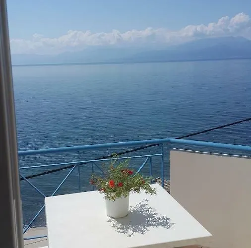 Daire Schinas Apts. *